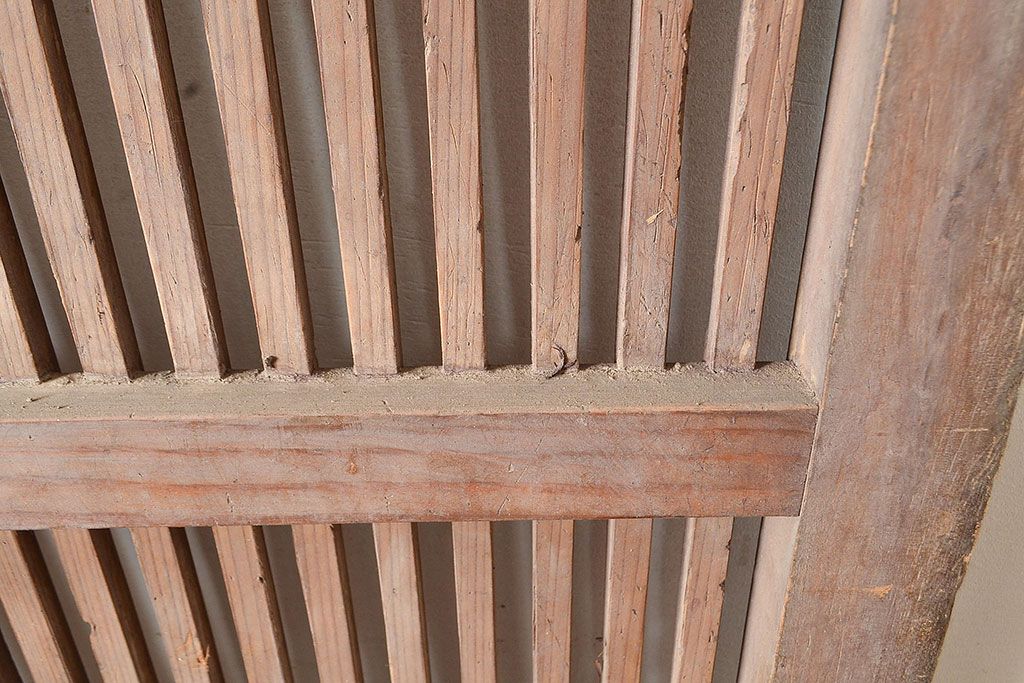 アンティーク建具　明治～大正期　シンプルな佇まいで取り入れやすい檜(ヒノキ)材の格子戸1枚　(R-048595)