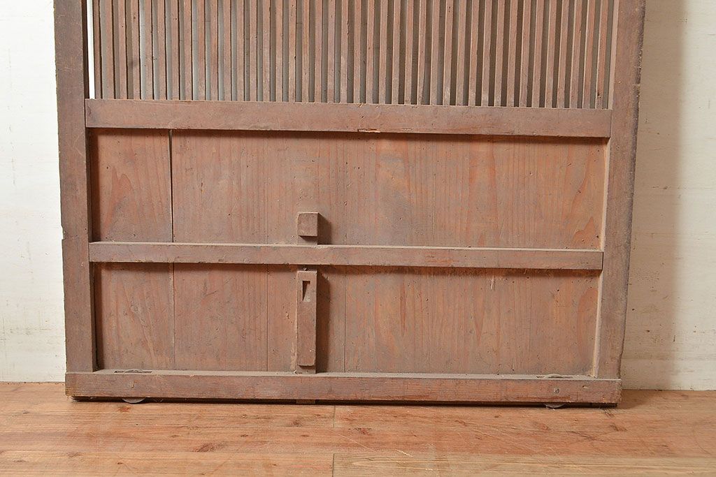 アンティーク建具　明治～大正期　シンプルな佇まいで取り入れやすい檜(ヒノキ)材の格子戸1枚　(R-048595)