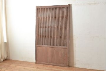 アンティーク建具　シンプルな佇まいで取り入れやすいヒノキ材製の格子戸(蔵戸、建具、玄関戸)(R-048595)