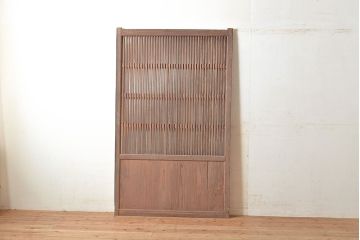 アンティーク建具　シンプルな佇まいで取り入れやすいヒノキ材製の格子戸(蔵戸、建具、玄関戸)(R-048595)