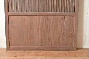 アンティーク建具　シンプルな佇まいで取り入れやすいヒノキ材製の格子戸(蔵戸、建具、玄関戸)(R-048595)