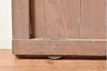 アンティーク建具　シンプルな佇まいで取り入れやすいヒノキ材製の格子戸(蔵戸、建具、玄関戸)(R-048595)