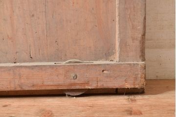 アンティーク建具　シンプルな佇まいで取り入れやすいヒノキ材製の格子戸(蔵戸、建具、玄関戸)(R-048595)