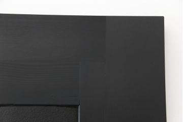 アンティーク建具　鉄板付き　堅牢な雰囲気が存在感を放つ、ヒノキ材を使用した鉄扉(蔵戸、玄関戸、引き戸)(R-048596)