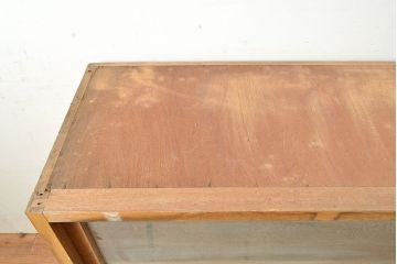 昭和レトロ　昭和中期　ラワン材　サイドボード(収納棚、戸棚、キャビネット)(R-048600)