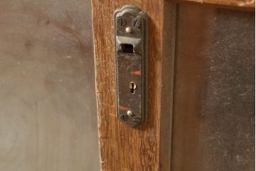 昭和レトロ　昭和中期　ラワン材　サイドボード(収納棚、戸棚、キャビネット)(R-048600)