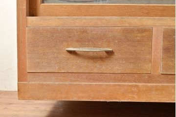 昭和レトロ　昭和中期　ラワン材　サイドボード(収納棚、戸棚、キャビネット)(R-048600)
