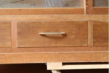 昭和レトロ　昭和中期　ラワン材　サイドボード(収納棚、戸棚、キャビネット)(R-048600)