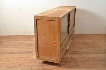 昭和レトロ　昭和中期　ラワン材　サイドボード(収納棚、戸棚、キャビネット)(R-048600)