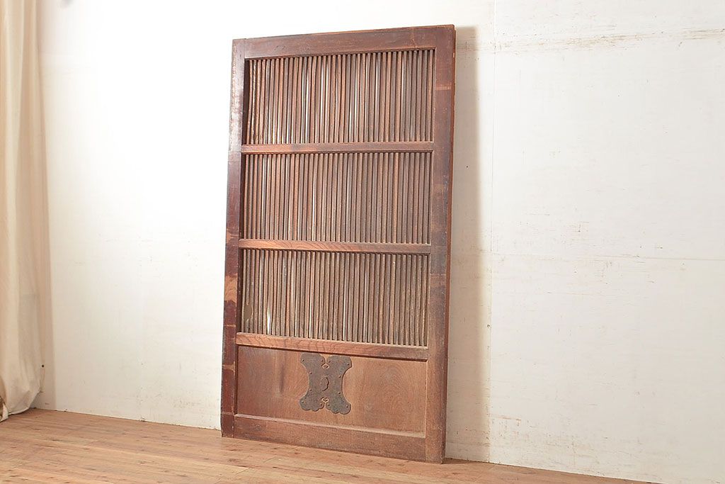 アンティーク建具　明治期　重厚な和の雰囲気を演出する総ケヤキ材製の蔵戸1枚　(R-048601)