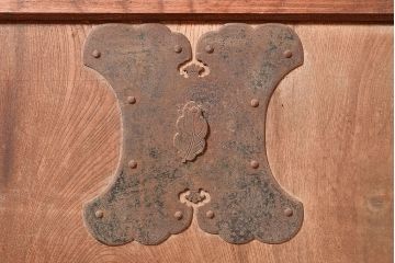 アンティーク建具　明治期　重厚な和の雰囲気を演出する総ケヤキ材製の蔵戸1枚　(R-048601)