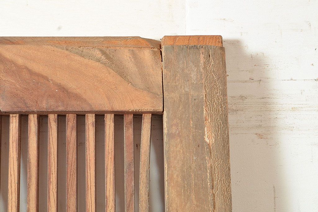 アンティーク建具　明治期　重厚な和の雰囲気を演出する総ケヤキ材製の蔵戸1枚　(R-048601)