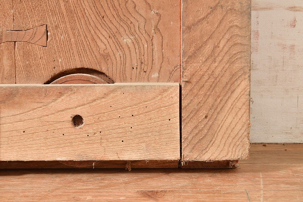 アンティーク建具　明治期　重厚な和の雰囲気を演出する総ケヤキ材製の蔵戸1枚　(R-048601)