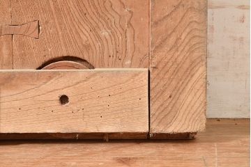 アンティーク建具　明治期　重厚な和の雰囲気を演出する総ケヤキ材製の蔵戸1枚　(R-048601)