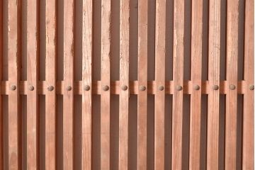 アンティーク建具　和の情緒漂う空間づくりにぴったりのヒノキ材製の蔵戸(引き戸、玄関戸)(R-048602)