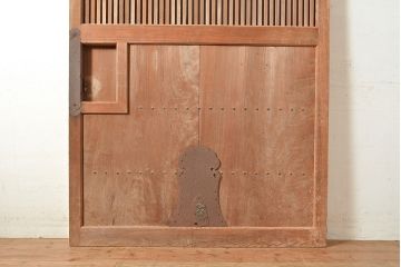 アンティーク建具　粋な和の雰囲気を盛り上げるヒノキ材製の蔵戸(引き戸、玄関戸)(R-048603)