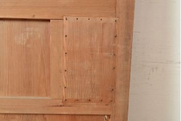 アンティーク建具　粋な和の雰囲気を盛り上げるヒノキ材製の蔵戸(引き戸、玄関戸)(R-048603)