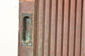 アンティーク建具　赤みがかった色味が印象的なヒノキ材製の蔵戸(引き戸、玄関戸)(R-048604)