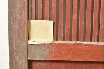 アンティーク建具　赤みがかった色味が印象的なヒノキ材製の蔵戸(引き戸、玄関戸)(R-048604)
