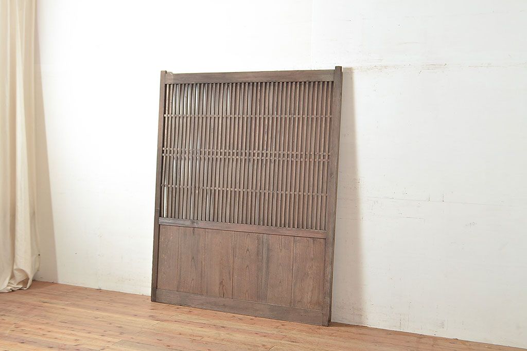アンティーク建具　明治～大正期　ヒノキ材・ケヤキ材　古民家スタイルにおすすめの格子蔵戸1枚　(R-048605)