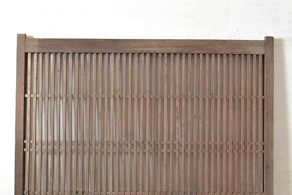 アンティーク建具　明治～大正期　ヒノキ材・ケヤキ材　古民家スタイルにおすすめの格子蔵戸1枚　(R-048605)