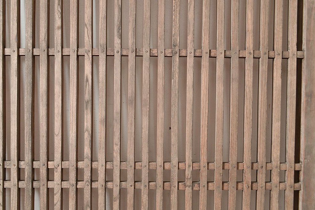 アンティーク建具　明治～大正期　ヒノキ材・ケヤキ材　古民家スタイルにおすすめの格子蔵戸1枚　(R-048605)