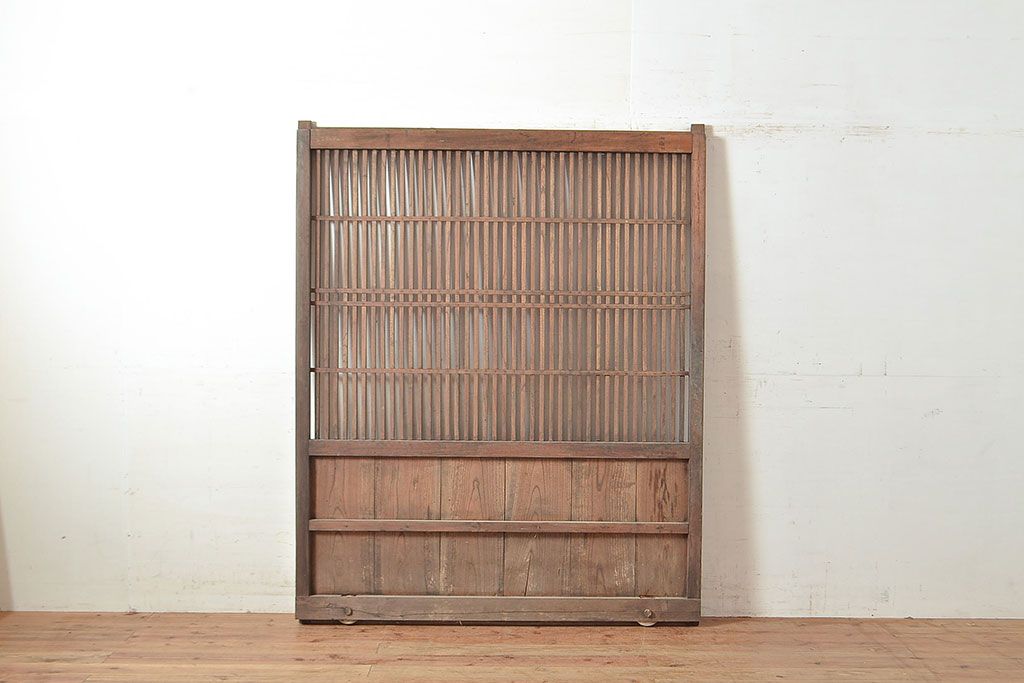 アンティーク建具　明治～大正期　ヒノキ材・ケヤキ材　古民家スタイルにおすすめの格子蔵戸1枚　(R-048605)