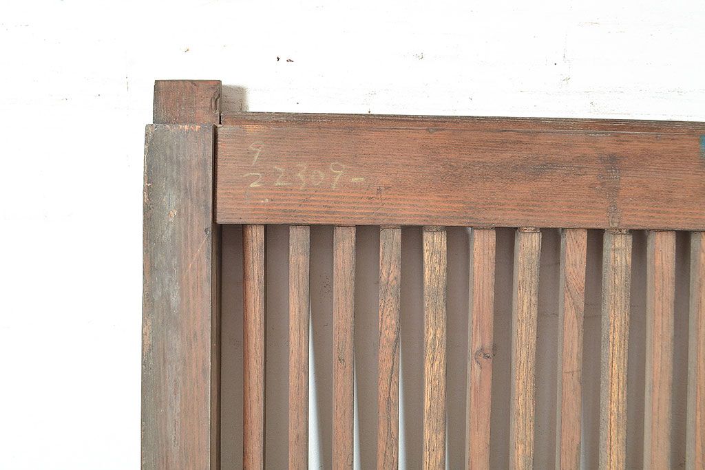 アンティーク建具　明治～大正期　ヒノキ材・ケヤキ材　古民家スタイルにおすすめの格子蔵戸1枚　(R-048605)