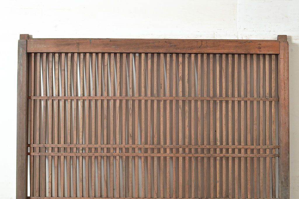 アンティーク建具　明治～大正期　ヒノキ材・ケヤキ材　古民家スタイルにおすすめの格子蔵戸1枚　(R-048605)