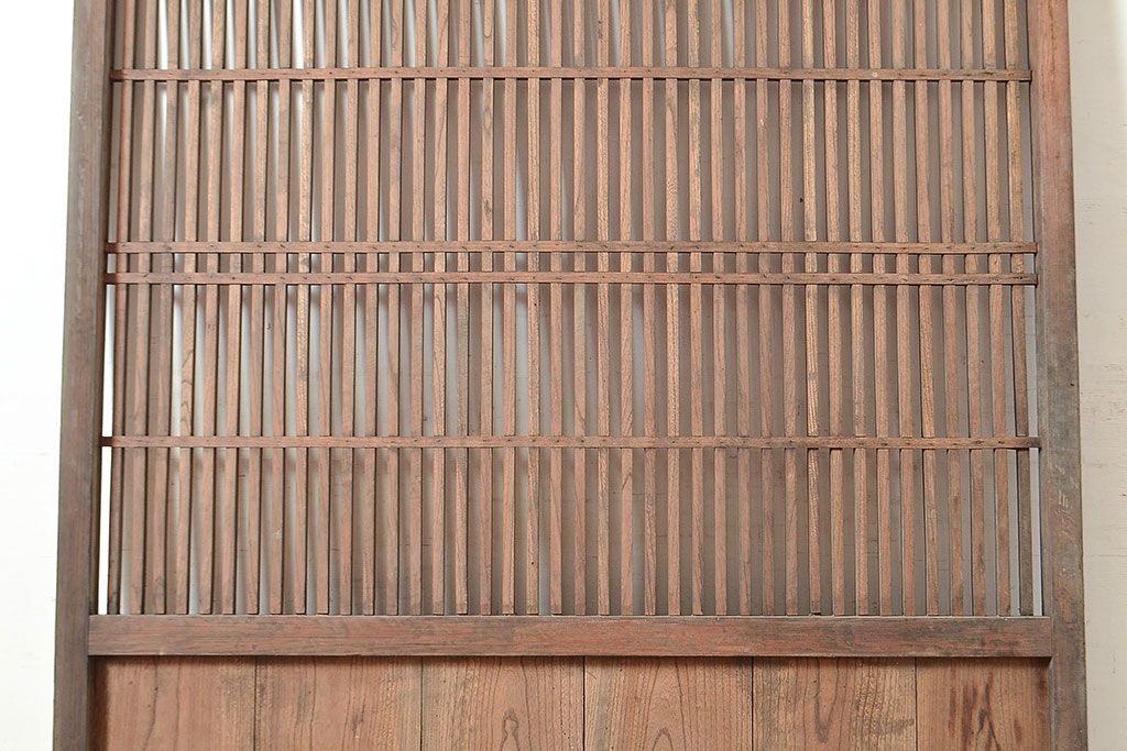 アンティーク建具　明治～大正期　ヒノキ材・ケヤキ材　古民家スタイルにおすすめの格子蔵戸1枚　(R-048605)