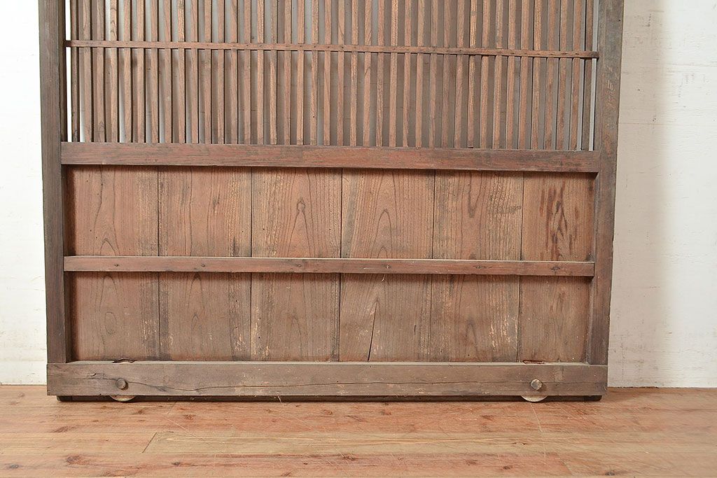 アンティーク建具　明治～大正期　ヒノキ材・ケヤキ材　古民家スタイルにおすすめの格子蔵戸1枚　(R-048605)