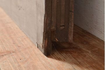 アンティーク建具　ヒノキ材・ケヤキ材　古民家スタイルにおすすめの格子蔵戸(引き戸、玄関戸)(R-048605)