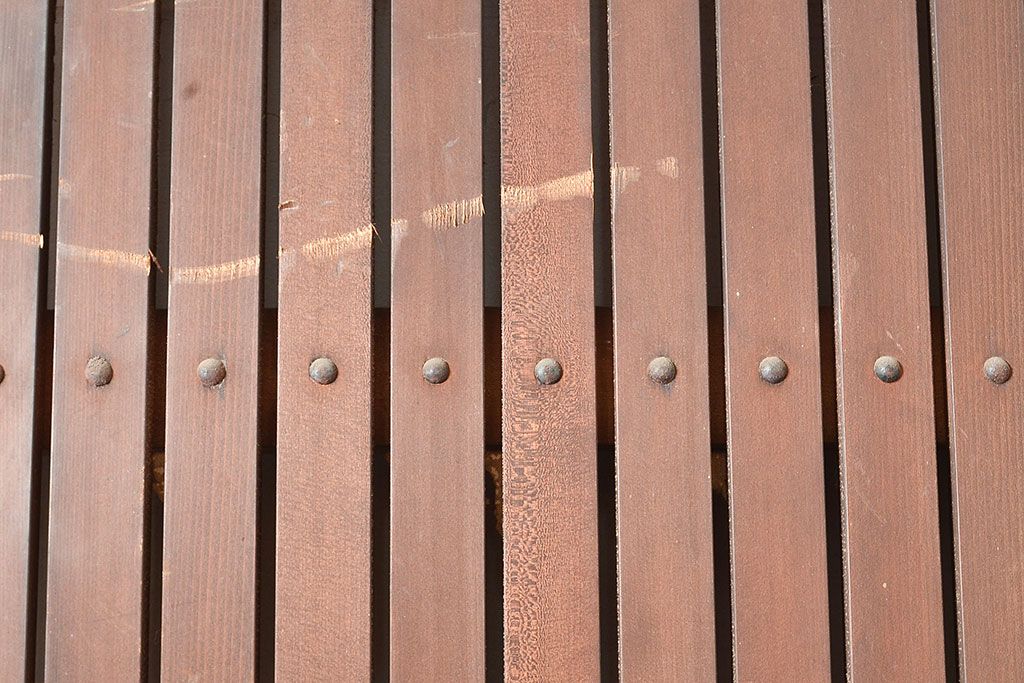 アンティーク建具　明治～大正期　ヒノキ材　どっしりとした佇まいが風格漂う格子蔵戸1枚　(R-048606)