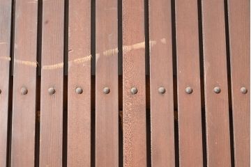 アンティーク建具　明治～大正期　ヒノキ材　どっしりとした佇まいが風格漂う格子蔵戸1枚　(R-048606)