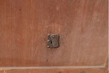 アンティーク建具　明治～大正期　ヒノキ材　どっしりとした佇まいが風格漂う格子蔵戸1枚　(R-048606)