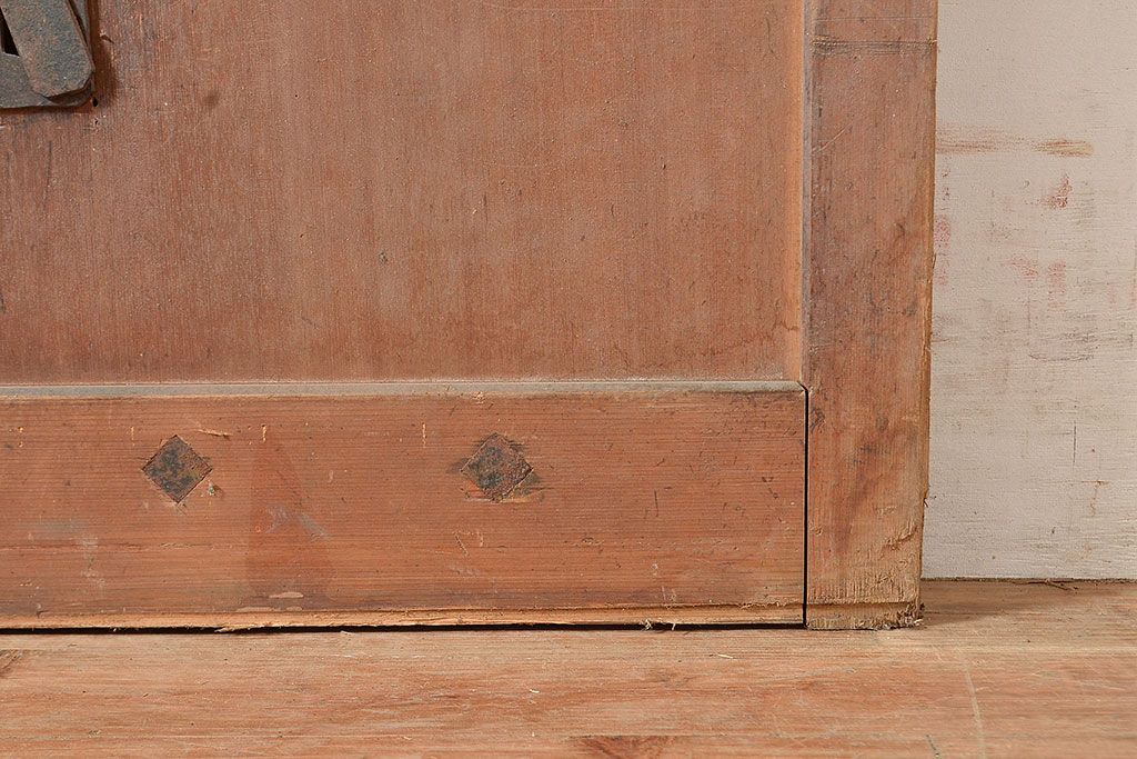 アンティーク建具　明治～大正期　ヒノキ材　どっしりとした佇まいが風格漂う格子蔵戸1枚　(R-048606)