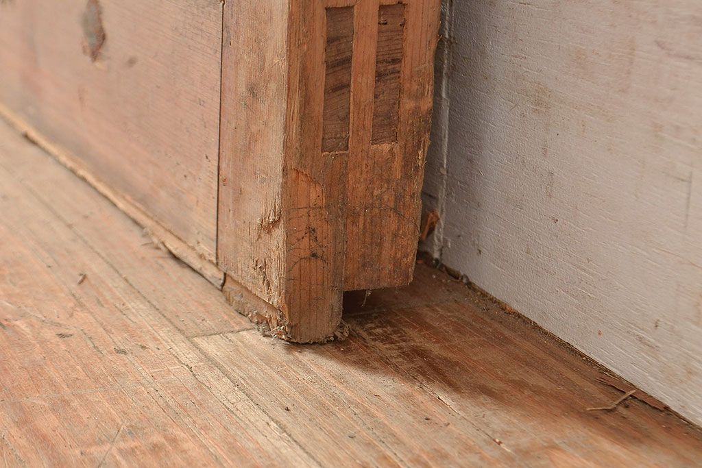 アンティーク建具　明治～大正期　ヒノキ材　どっしりとした佇まいが風格漂う格子蔵戸1枚　(R-048606)