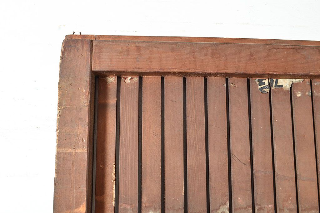 アンティーク建具　明治～大正期　ヒノキ材　どっしりとした佇まいが風格漂う格子蔵戸1枚　(R-048606)