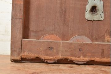 アンティーク建具　明治～大正期　ヒノキ材　どっしりとした佇まいが風格漂う格子蔵戸1枚　(R-048606)