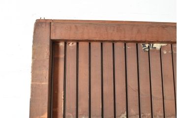 アンティーク建具　ヒノキ材　どっしりとした佇まいが風格漂う格子蔵戸(引き戸、玄関戸)(R-048606)