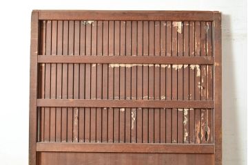 アンティーク建具　ヒノキ材　どっしりとした佇まいが風格漂う格子蔵戸(引き戸、玄関戸)(R-048606)