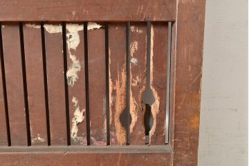アンティーク建具　ヒノキ材　どっしりとした佇まいが風格漂う格子蔵戸(引き戸、玄関戸)(R-048606)