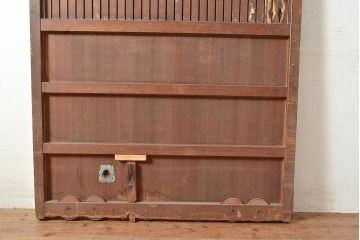アンティーク建具　ヒノキ材　どっしりとした佇まいが風格漂う格子蔵戸(引き戸、玄関戸)(R-048606)