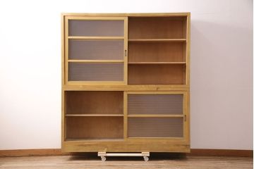 レトロ家具　昭和レトロ　タモ材合板　人気のモールガラス入り!収納力抜群の重ね戸棚(キャビネット、ガラス戸棚、収納棚、食器棚)(R-048610)
