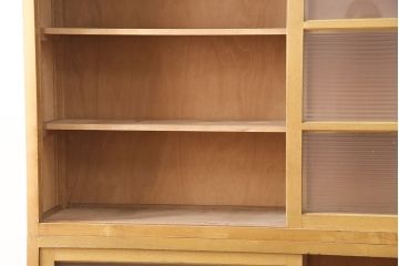 レトロ家具　昭和レトロ　タモ材合板　人気のモールガラス入り!収納力抜群の重ね戸棚(キャビネット、ガラス戸棚、収納棚、食器棚)(R-048610)