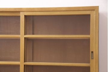 レトロ家具　昭和レトロ　タモ材合板　人気のモールガラス入り!収納力抜群の重ね戸棚(キャビネット、ガラス戸棚、収納棚、食器棚)(R-048610)