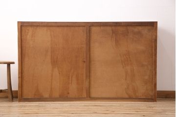 レトロ家具　タモ材合板　人気のモールガラス入り!昭和レトロな佇まいが魅力的な戸棚(サイドボード、ガラス戸棚、収納棚、食器棚)(R-048611)