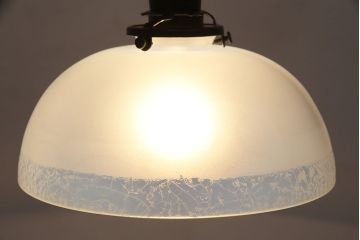 アンティーク照明　オパールガラス製　結霜模様のラインがお洒落なペンダントライト(天井照明、吊り下げ照明)(R-048615)