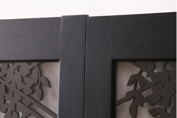ラフジュ工房オリジナル　小粋な和の風情を感じる透かし彫りのガラス入り板戸2枚セット(仕切り戸、引き戸、建具)(R-048616)