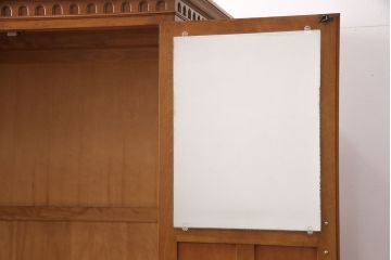 中古　横浜クラシック家具　ダニエル(daniel)　スパニッシュシリーズ　エレガントな雰囲気あふれるワードローブ(洋服タンス、衣装タンス)(R-048617)
